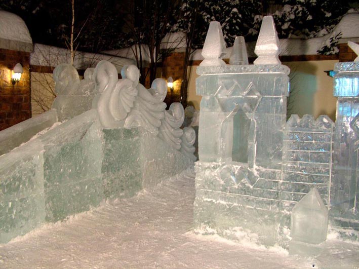 冰滑梯 超长冰道 雪滑梯专业制作施工