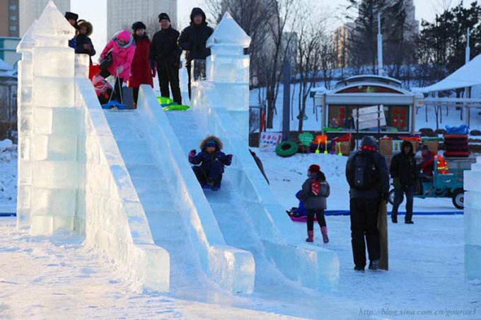哈尔滨冰滑道 超长冰道制作  雪滑梯制作